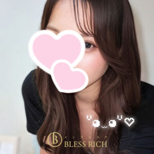 藤沢 メンズエステ｜完全個室 BLESS RICH（ブレスリッチ） Portrait of a woman with long brown hair, a pink heart sticker covering part of her face, wearing a black top, with the Bless Rich logo at the bottom.