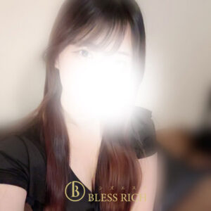 藤沢 メンズエステ｜完全個室 BLESS RICH（ブレスリッチ） Overexposed portrait of a woman with long dark hair, blurred background, gold 'Bless Rich' logo at bottom.